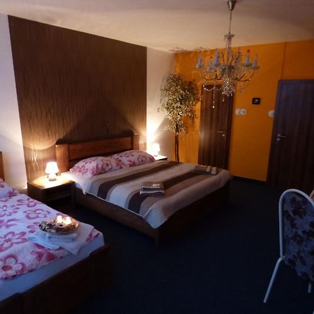Penzion - Restaurant U Zamku Bečov nad Teplou Extérieur photo