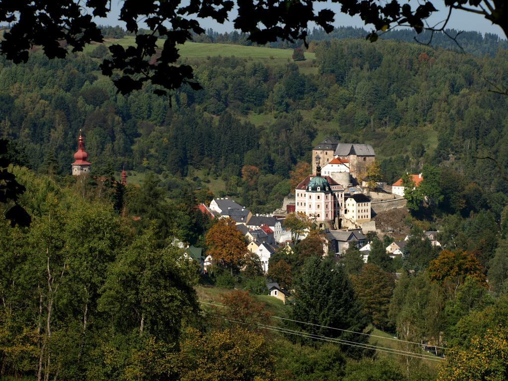 Penzion - Restaurant U Zamku Bečov nad Teplou Extérieur photo