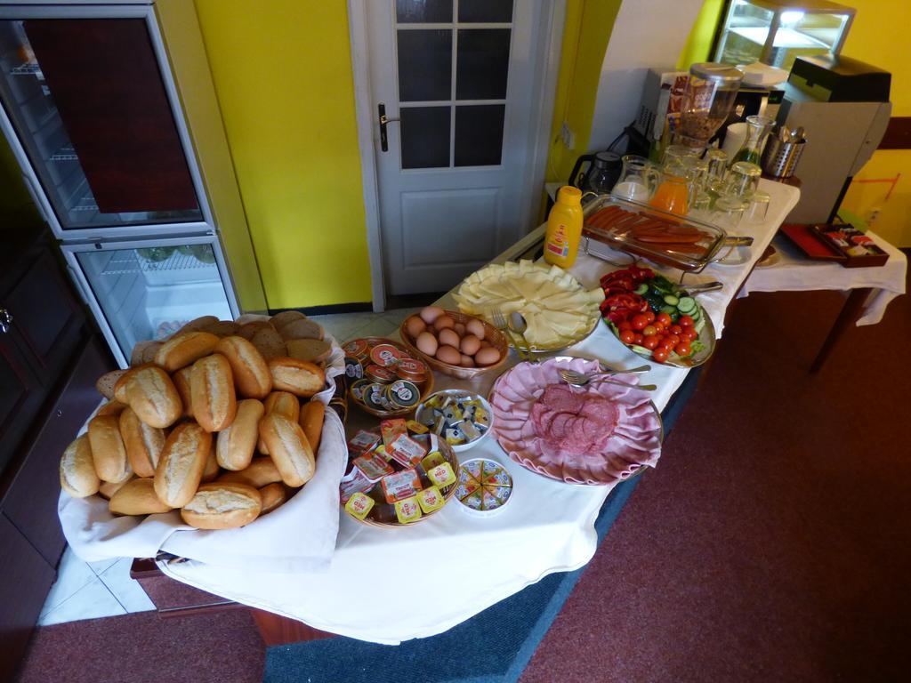 Penzion - Restaurant U Zamku Bečov nad Teplou Extérieur photo