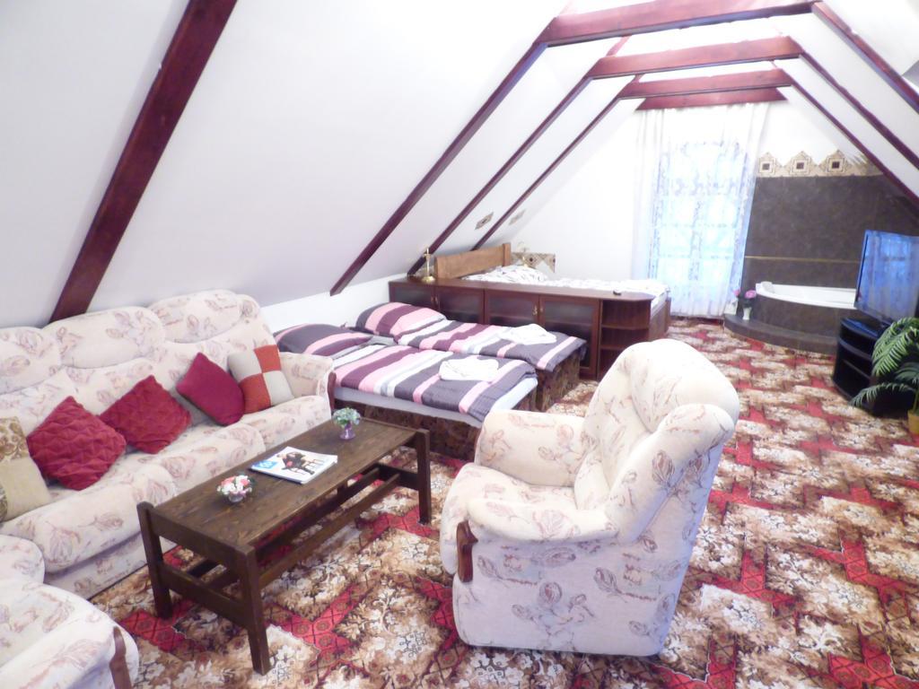 Penzion - Restaurant U Zamku Bečov nad Teplou Extérieur photo