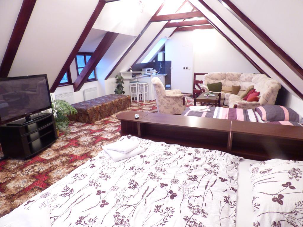 Penzion - Restaurant U Zamku Bečov nad Teplou Extérieur photo