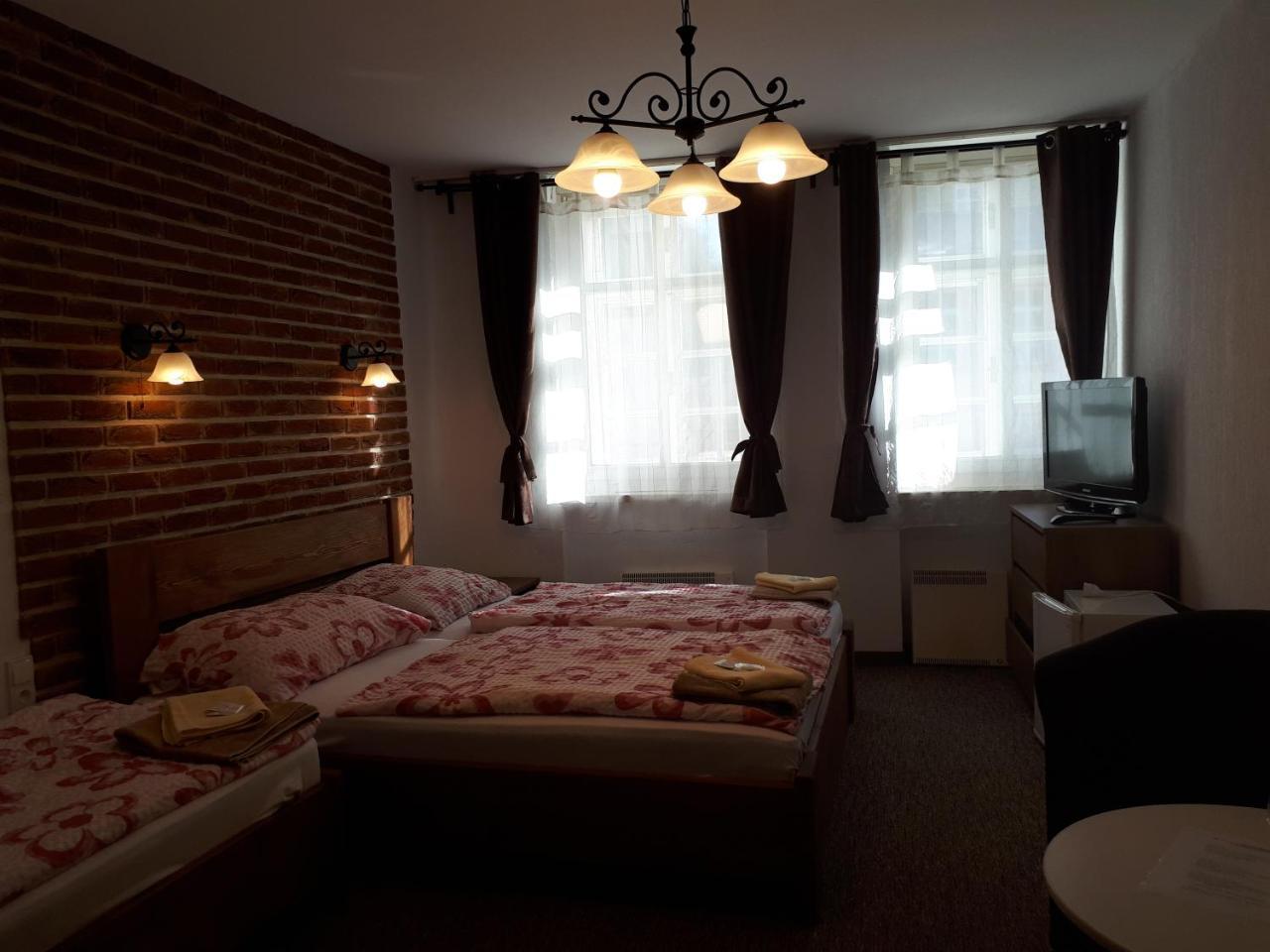 Penzion - Restaurant U Zamku Bečov nad Teplou Extérieur photo