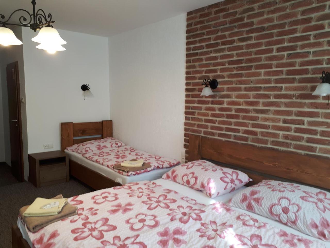 Penzion - Restaurant U Zamku Bečov nad Teplou Chambre photo
