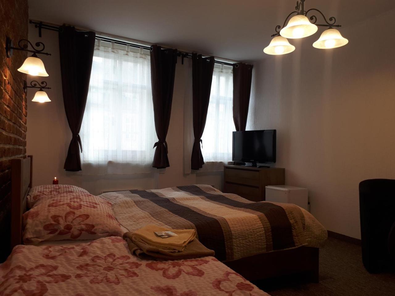 Penzion - Restaurant U Zamku Bečov nad Teplou Extérieur photo
