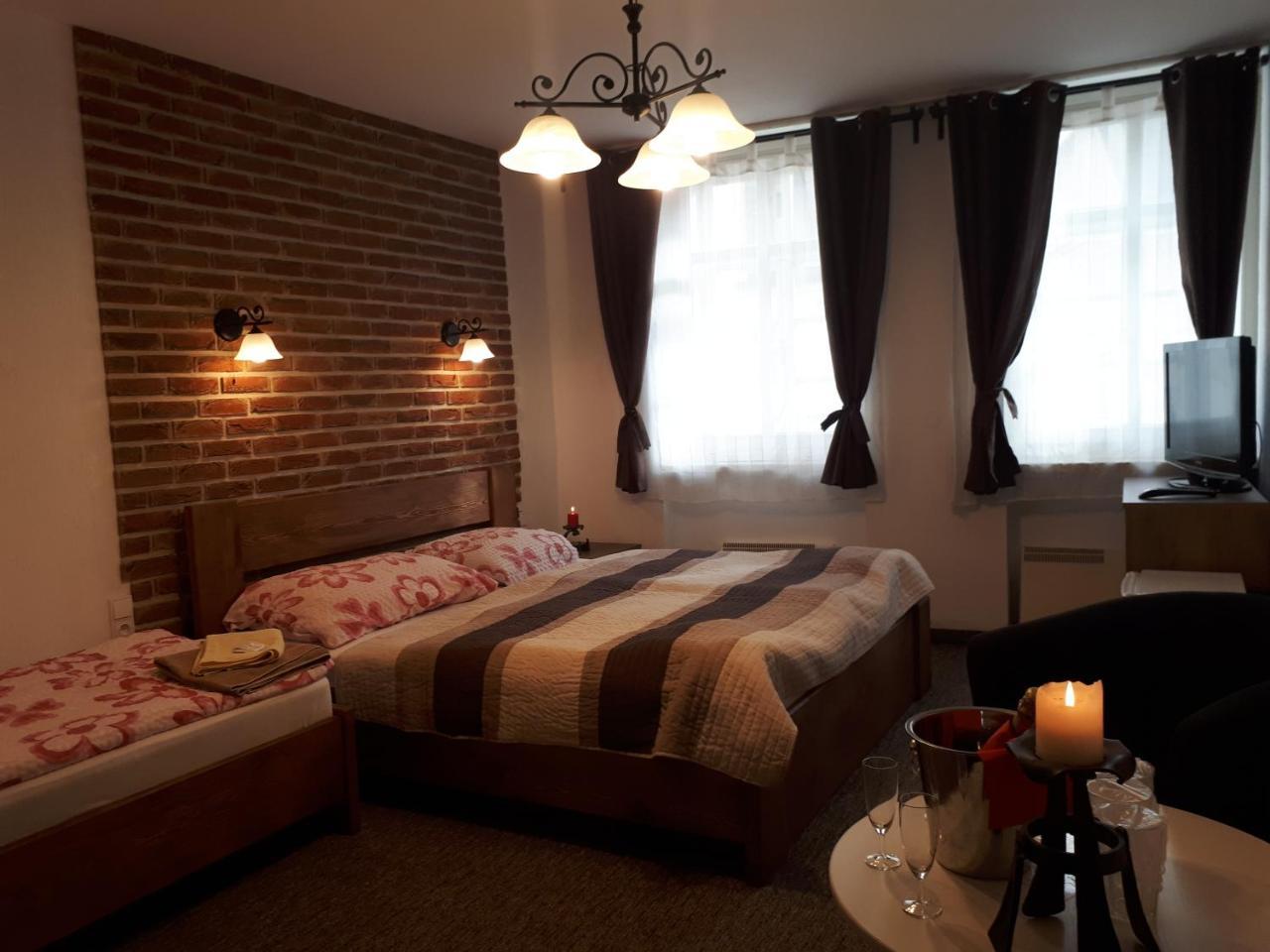 Penzion - Restaurant U Zamku Bečov nad Teplou Extérieur photo
