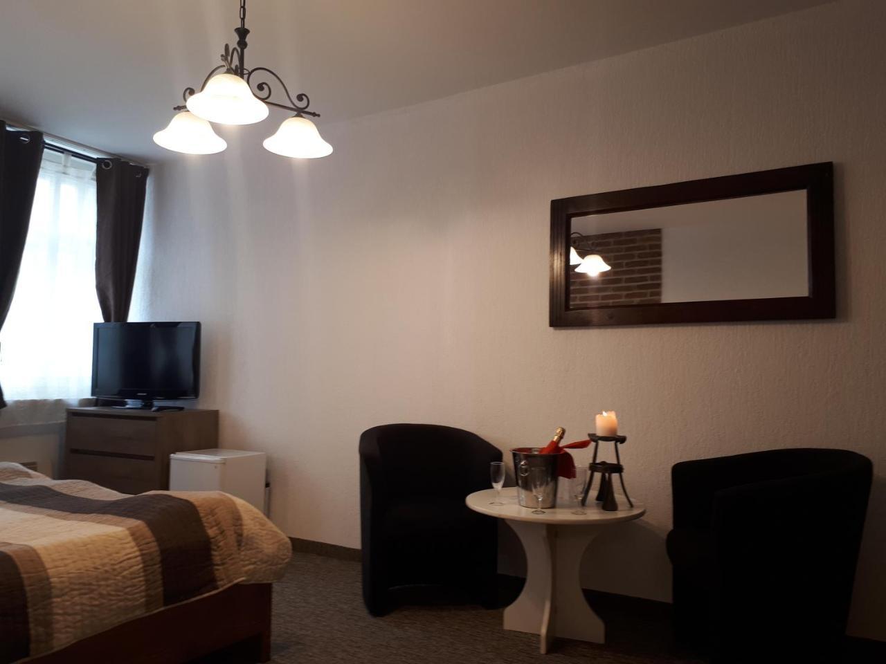 Penzion - Restaurant U Zamku Bečov nad Teplou Extérieur photo