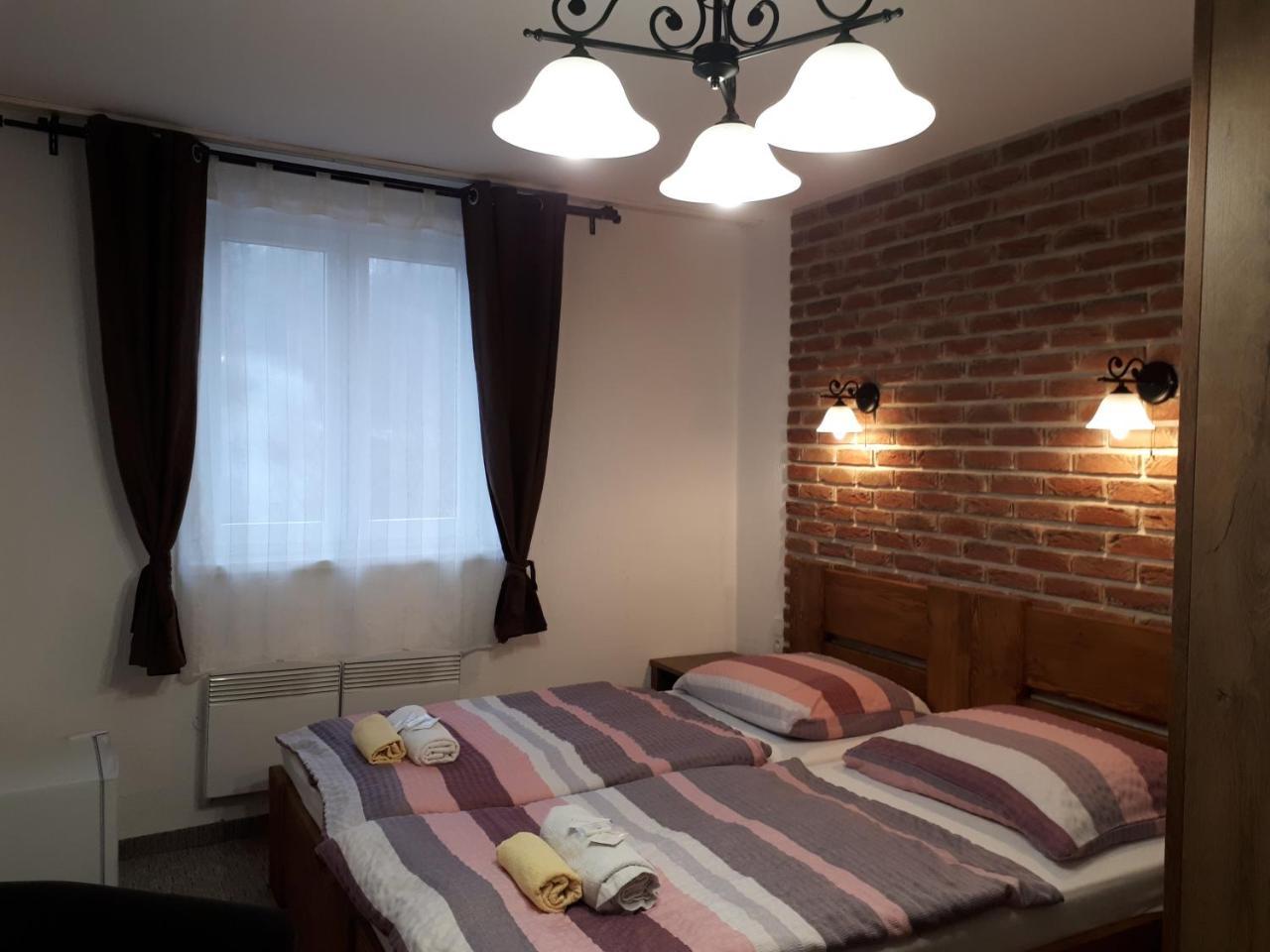 Penzion - Restaurant U Zamku Bečov nad Teplou Extérieur photo