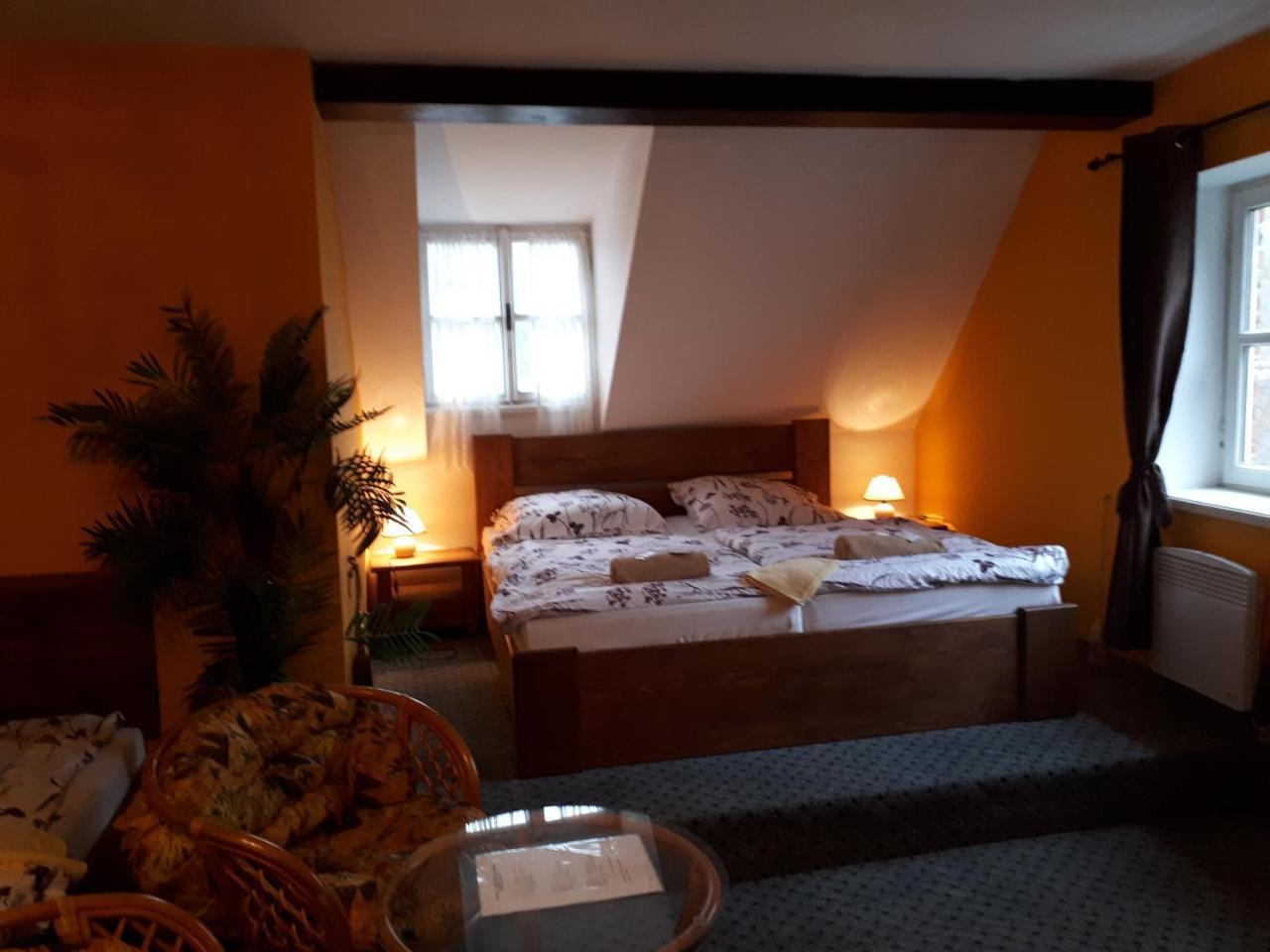 Penzion - Restaurant U Zamku Bečov nad Teplou Extérieur photo