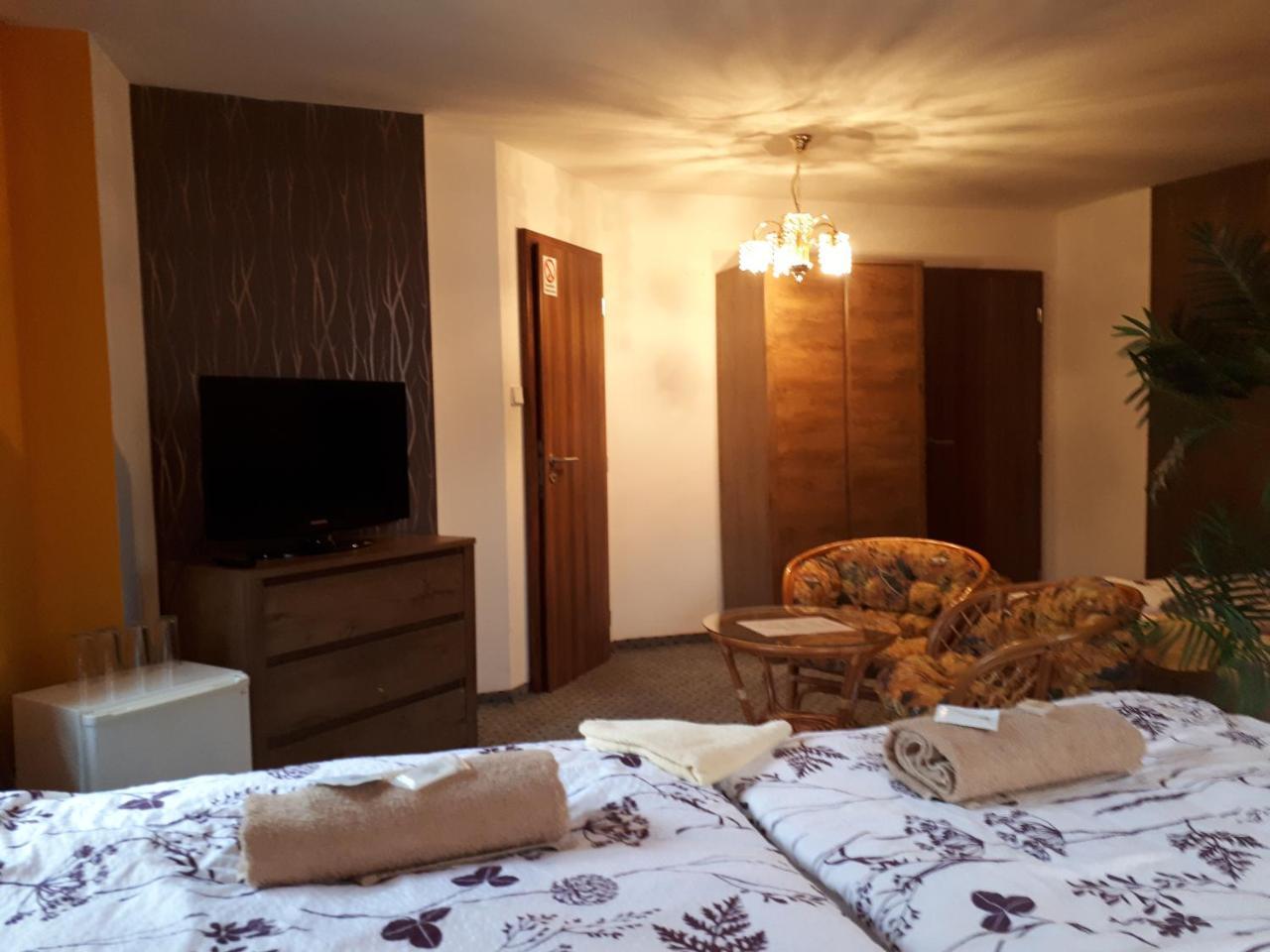 Penzion - Restaurant U Zamku Bečov nad Teplou Extérieur photo