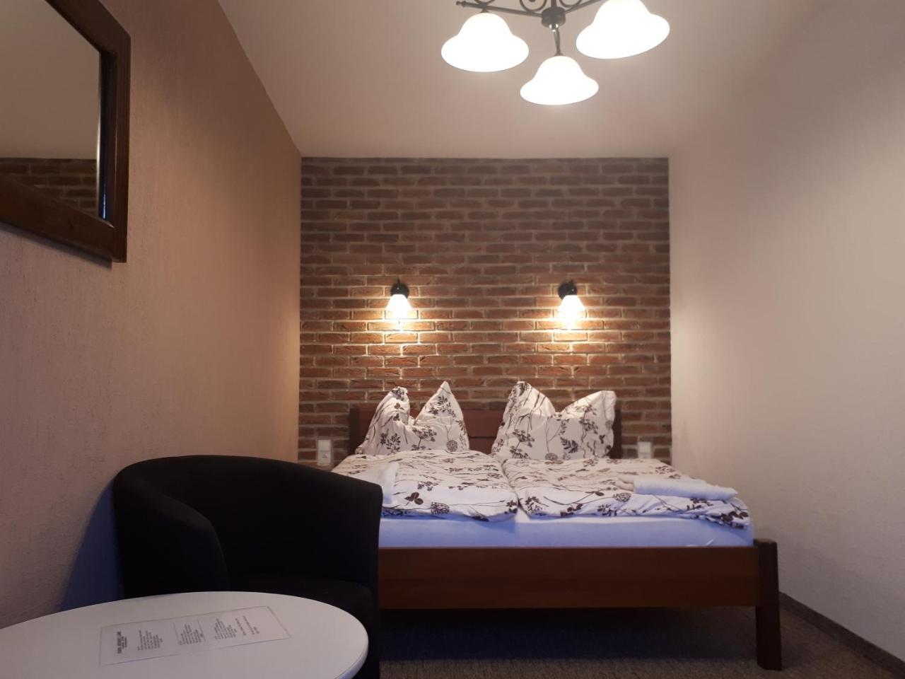 Penzion - Restaurant U Zamku Bečov nad Teplou Chambre photo