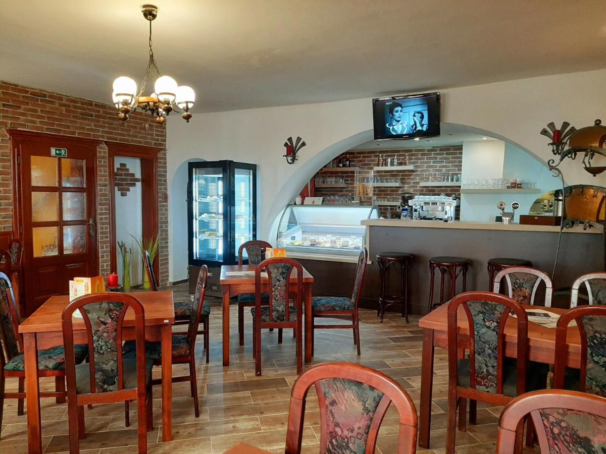 Penzion - Restaurant U Zamku Bečov nad Teplou Extérieur photo