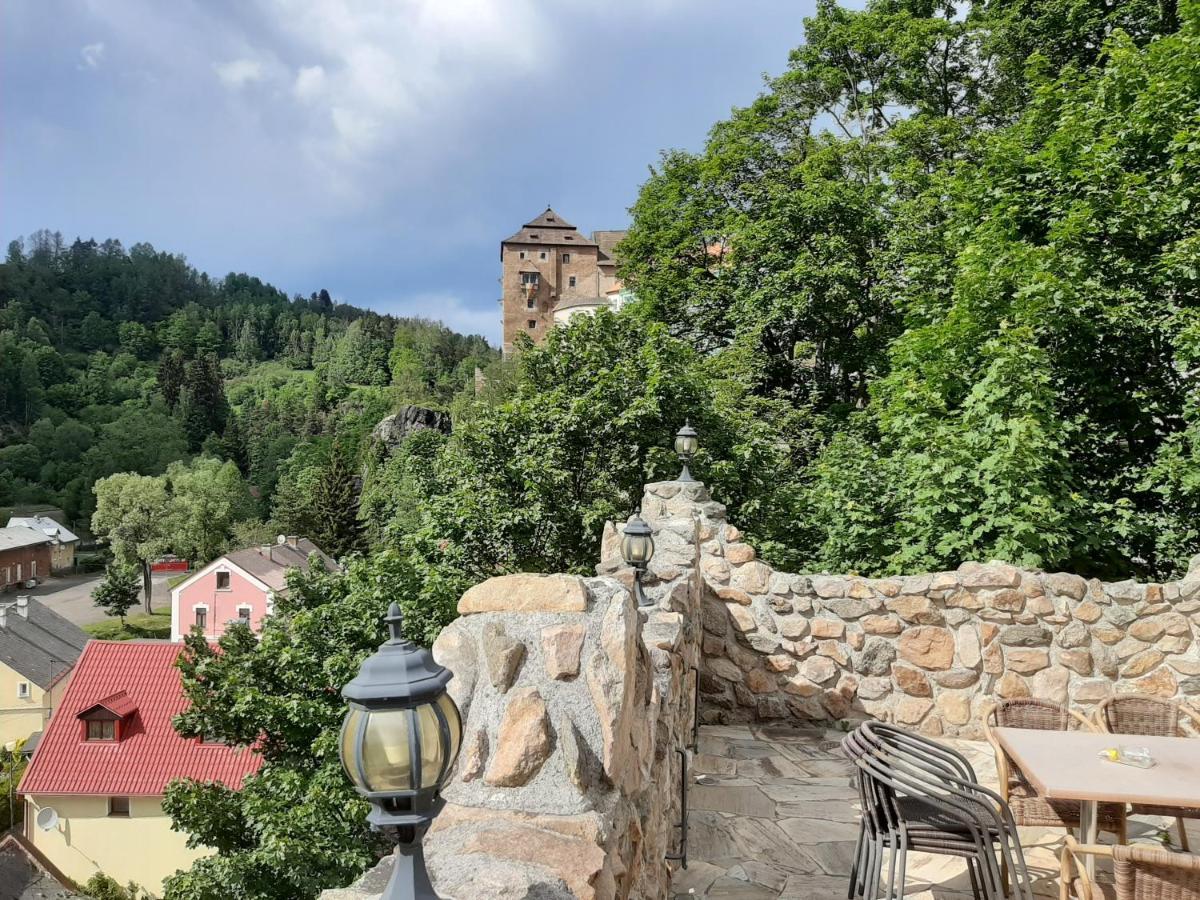 Penzion - Restaurant U Zamku Bečov nad Teplou Extérieur photo
